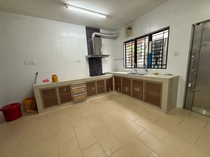 2-storey Terraced House for Sale in Bandar Kinrara Seksyen 9 (Bandar Kinrara) - Joly Liew - Kitchen - PropertyGuru.com.my