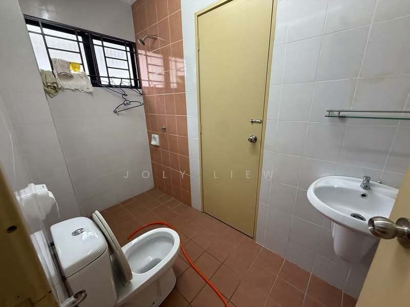 2-storey Terraced House for Sale in Bandar Kinrara Seksyen 9 (Bandar Kinrara) - Joly Liew - Bathroom - PropertyGuru.com.my