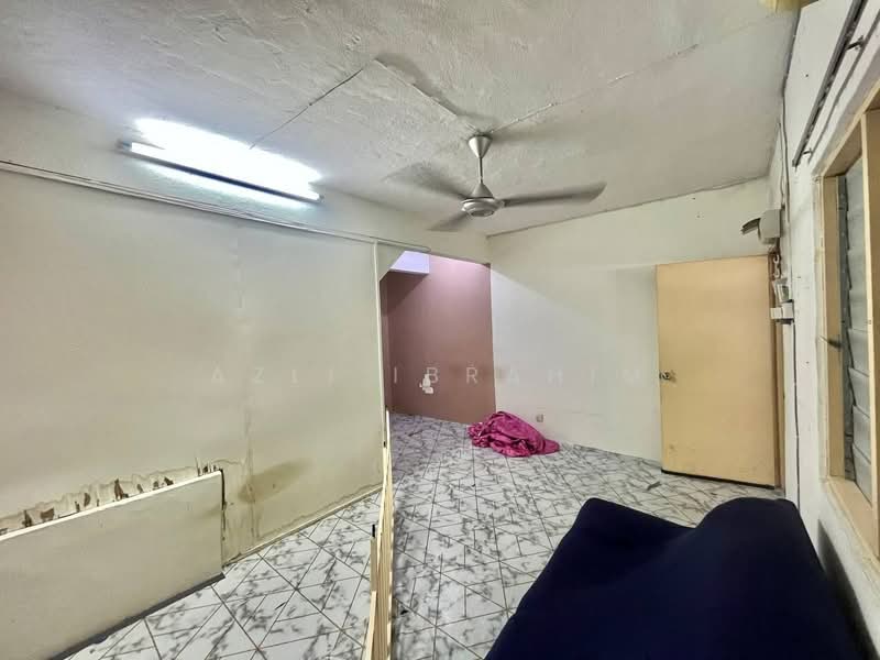 2-storey Terraced House for Sale in Taman Muda (Ampang) - Azli Ibrahim - Interior - PropertyGuru.com.my