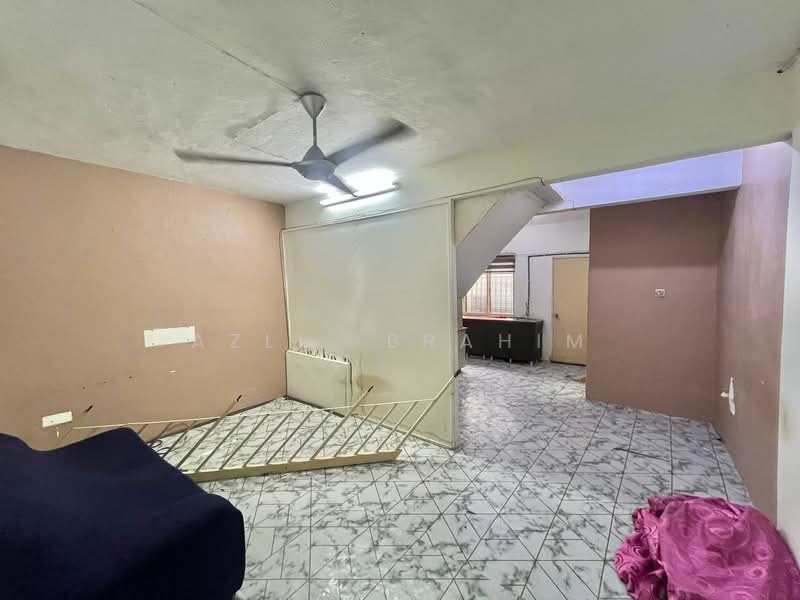2-storey Terraced House for Sale in Taman Muda (Ampang) - Azli Ibrahim - Living Room - PropertyGuru.com.my