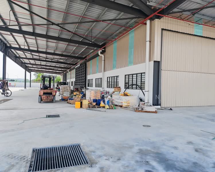 Factory for Rent in Puncak Alam (Selangor) - Angelina Tan - Exterior - PropertyGuru.com.my