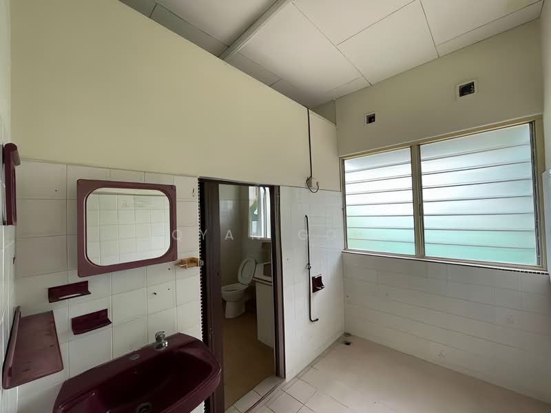 Terraced House for Sale in Island Glades (Jelutong) - Qyan Goh - Bathroom - PropertyGuru.com.my