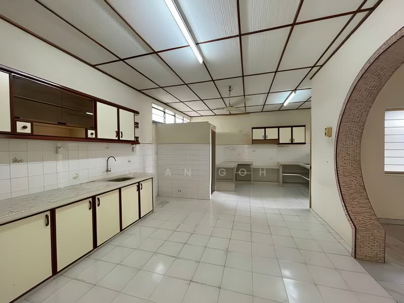 Terraced House for Sale in Island Glades (Jelutong) - Qyan Goh - Kitchen - PropertyGuru.com.my