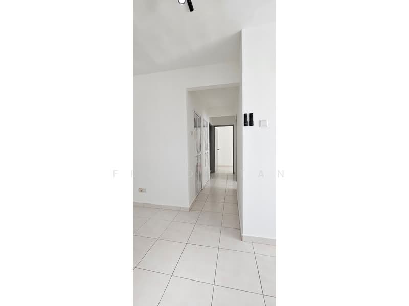 Pangsapuri untuk Dijual di Centrio Avenue - Freddy Tan - Corridor - PropertyGuru.com.my