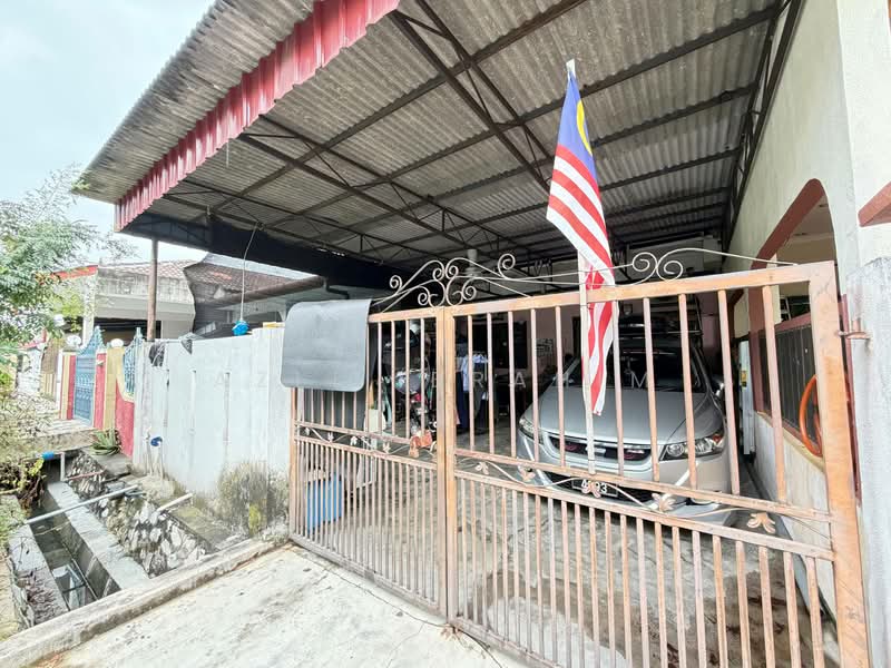 Rumah Teres 1 Tingkat untuk Dijual di Seksyen 17 (Shah Alam) - Azli Ibrahim - Exterior - PropertyGuru.com.my