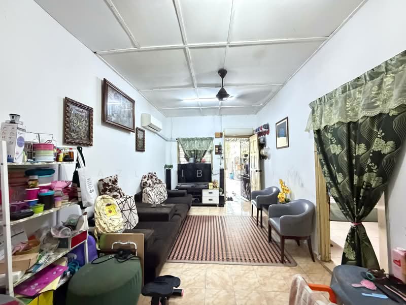 Rumah Teres 1 Tingkat untuk Dijual di Seksyen 17 (Shah Alam) - Azli Ibrahim - Living Room - PropertyGuru.com.my