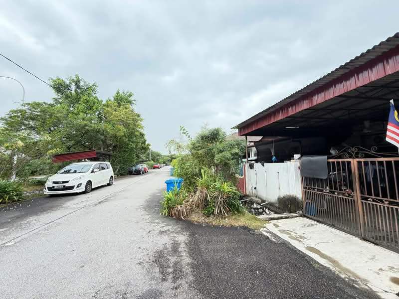 Rumah Teres 1 Tingkat untuk Dijual di Seksyen 17 (Shah Alam) - Azli Ibrahim - Exterior - PropertyGuru.com.my