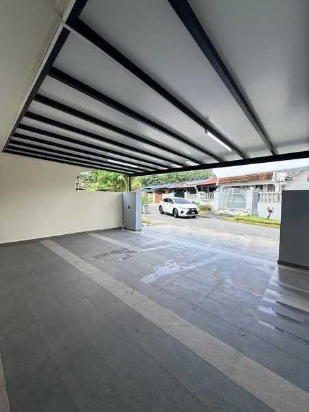 Rumah Teres 1 Tingkat untuk Dijual di Taman Bukit Kempas (Tampoi) - PY Loo - Exterior - PropertyGuru.com.my