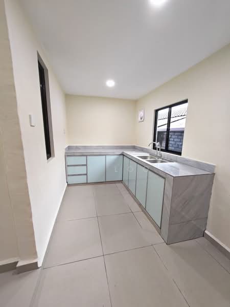Rumah Teres 1 Tingkat untuk Dijual di Taman Bukit Kempas (Tampoi) - PY Loo - Kitchen - PropertyGuru.com.my