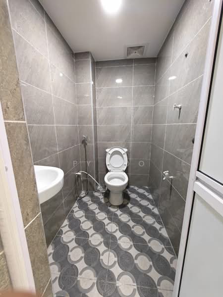Rumah Teres 1 Tingkat untuk Dijual di Taman Bukit Kempas (Tampoi) - PY Loo - Bathroom - PropertyGuru.com.my