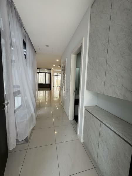 Rumah Teres 3 Tingkat untuk Disewa di Seri Kembangan (Selangor) - Wong WG - Corridor - PropertyGuru.com.my