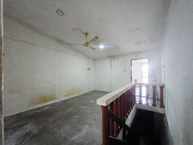 1.5-storey Terraced House for Sale in Kampung Melayu Ampang (Ampang) - Zul Syafiq - Interior - PropertyGuru.com.my