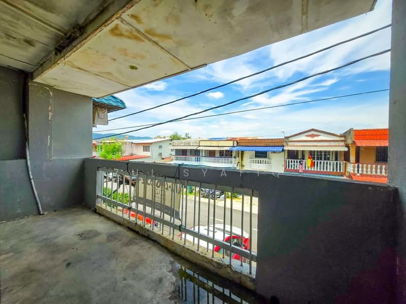 1.5-storey Terraced House for Sale in Kampung Melayu Ampang (Ampang) - Zul Syafiq - Balcony - PropertyGuru.com.my