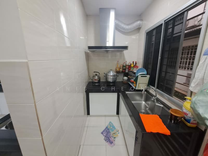2-storey Terraced House for Sale in Taman Wangsa Permai (Kepong) - Yanis Cheong - Kitchen - PropertyGuru.com.my