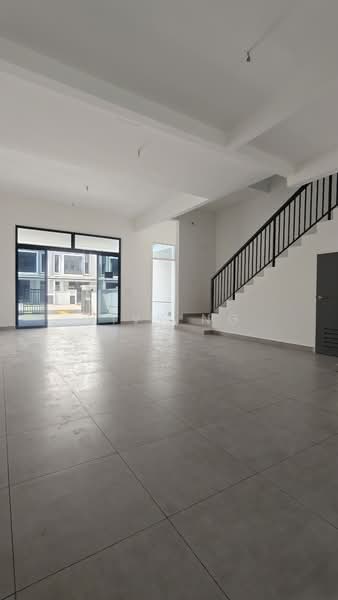 Rumah Teres 2 Tingkat untuk Dijual di Taman Mount Austin (Tebrau) - Vivy Ng - Living Room - PropertyGuru.com.my