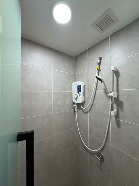 Servis Apartment untuk Disewa di DK Impian - Jayden Tong - Shower Toilet - PropertyGuru.com.my
