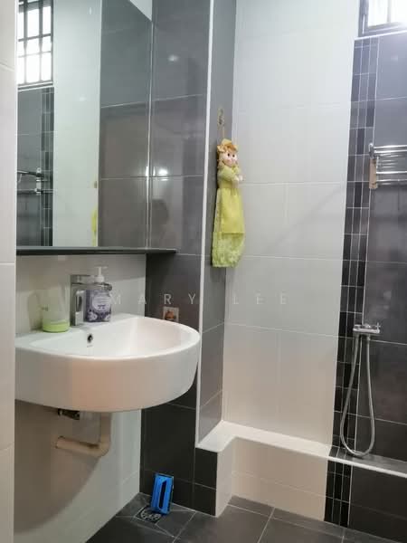2-storey Terraced House for Sale in Bukit Gambir (Gelugor) - Mary Lee - Master bathroom - PropertyGuru.com.my