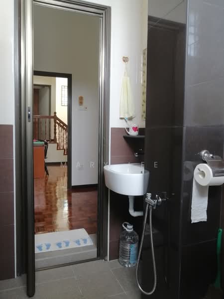 2-storey Terraced House for Sale in Bukit Gambir (Gelugor) - Mary Lee - Shared bathroom - PropertyGuru.com.my