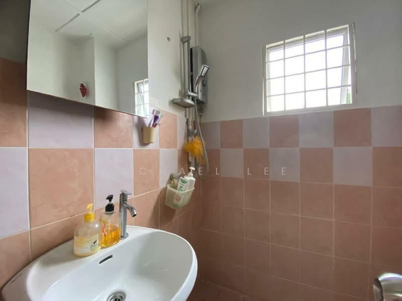Rumah Teres 2 Tingkat untuk Dijual di Taman Bukit Emas (Balakong) - Michael Lee - Bathroom - PropertyGuru.com.my