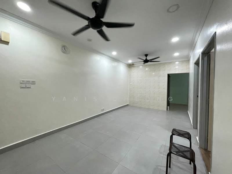 1-storey Terraced House for Sale in Kepong Baru (Kepong) - Yanis Cheong - Living Room - PropertyGuru.com.my