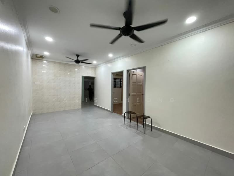 1-storey Terraced House for Sale in Kepong Baru (Kepong) - Yanis Cheong - Living Room - PropertyGuru.com.my