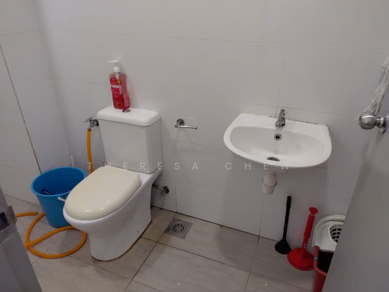 Service Residence for Rent at Core Soho Suite - Theresa Chew - Bathroom - PropertyGuru.com.my