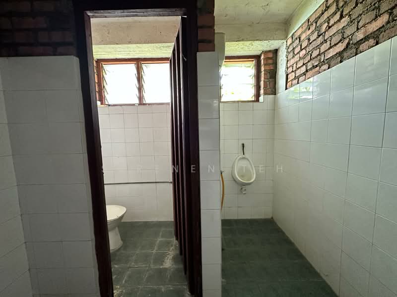Shop / Office for Rent in George Town (Penang) - SERENEN TEH - Bathroom - PropertyGuru.com.my