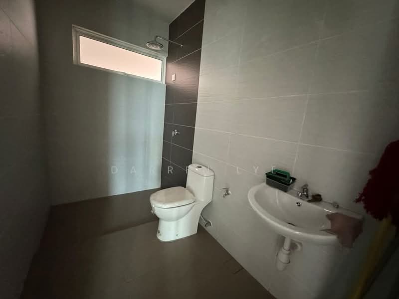 Kondominium untuk Disewa di Berjaya Condominium - Darren Lye - Bathroom - PropertyGuru.com.my
