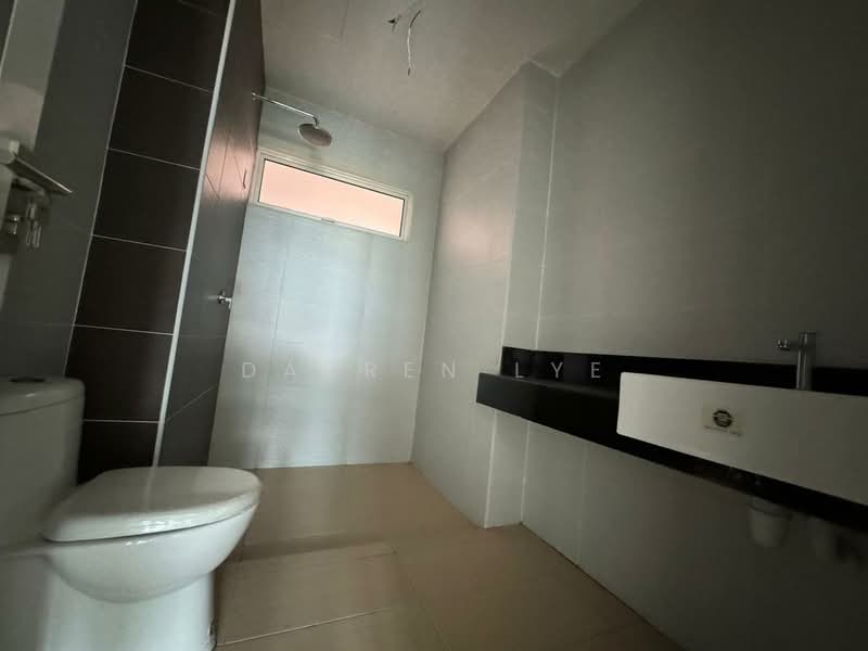 Kondominium untuk Disewa di Berjaya Condominium - Darren Lye - Bathroom - PropertyGuru.com.my