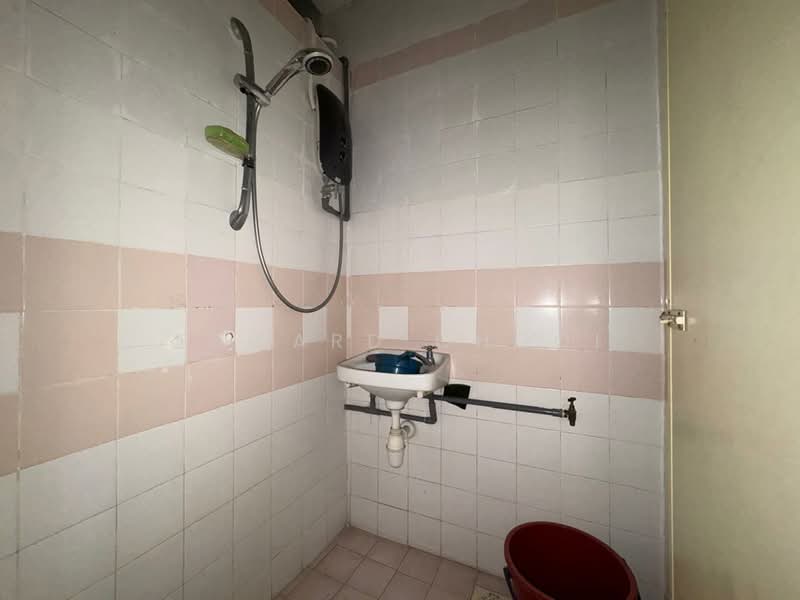 Apartment for Sale at Sri Anggerik 1 - Edward Chooi - Bathroom - PropertyGuru.com.my