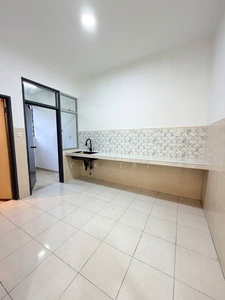 2-storey Terraced House for Sale in Bukit Indah (Iskandar Puteri (Nusajaya)) - Yik Tat - Kitchen - PropertyGuru.com.my