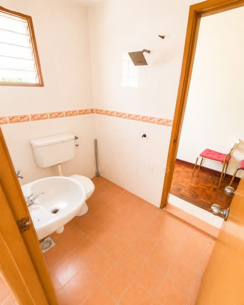 Rumah Teres untuk Dijual di Seksyen 32, Kemuning Green Ville (Shah Alam) - Jim Ling - Bathroom - PropertyGuru.com.my