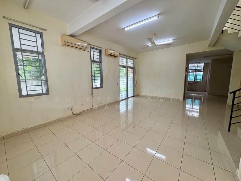 Rumah Teres untuk Dijual di Taman Jelok Impian (Kajang) - Mohd Aizat Saiful Bahri - Living Room - PropertyGuru.com.my