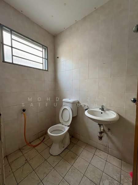 Rumah Teres untuk Dijual di Taman Jelok Impian (Kajang) - Mohd Aizat Saiful Bahri - Bathroom - PropertyGuru.com.my