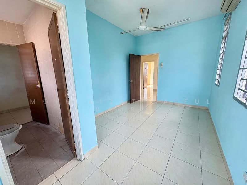 Rumah Teres untuk Dijual di Taman Jelok Impian (Kajang) - Mohd Aizat Saiful Bahri - Bathroom - PropertyGuru.com.my
