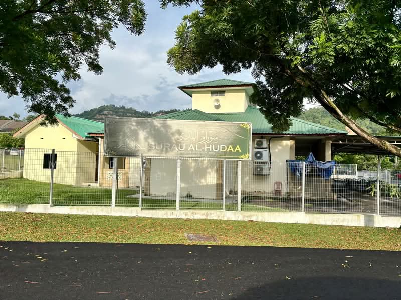 Rumah Teres untuk Dijual di Taman Jelok Impian (Kajang) - Mohd Aizat Saiful Bahri - Exterior - PropertyGuru.com.my