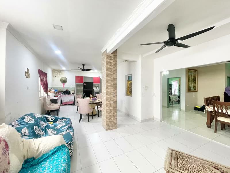 Bungalow for Sale in Bandar Baru Bangi (Selangor) - Mohd Aizat Saiful Bahri - Living Room - PropertyGuru.com.my