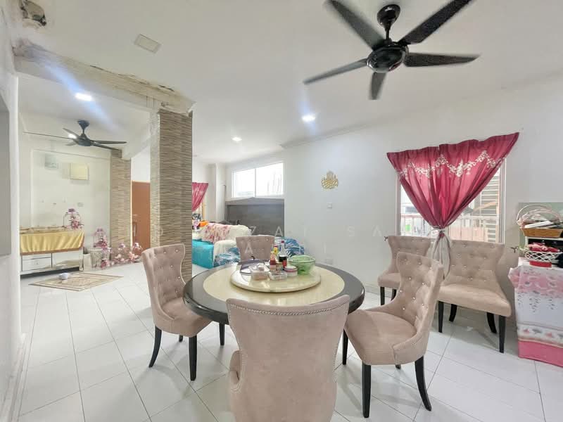 Bungalow for Sale in Bandar Baru Bangi (Selangor) - Mohd Aizat Saiful Bahri - Living Room - PropertyGuru.com.my