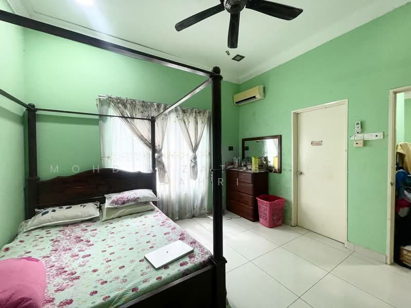 Bungalow for Sale in Bandar Baru Bangi (Selangor) - Mohd Aizat Saiful Bahri - Bedroom - PropertyGuru.com.my