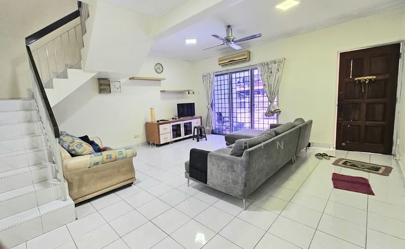 2-storey Terraced House for Rent in TAMAN PUCHONG UTAMA (Puchong) - Wendy Chin - Living Room - PropertyGuru.com.my