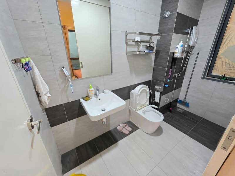 Semi-Detached House for Sale in Sungai Buloh (Selangor) - Evelyn Khoo - Bathroom - PropertyGuru.com.my