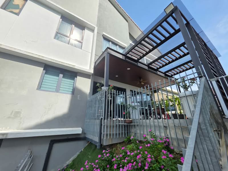 Semi-Detached House for Sale in Sungai Buloh (Selangor) - Evelyn Khoo - Exterior - PropertyGuru.com.my