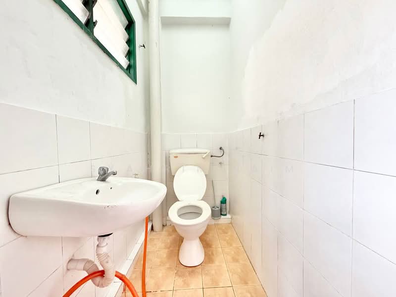 Rumah Flat untuk Dijual di Taman Bukit Segar - Syahrim Naim - Bathroom - PropertyGuru.com.my
