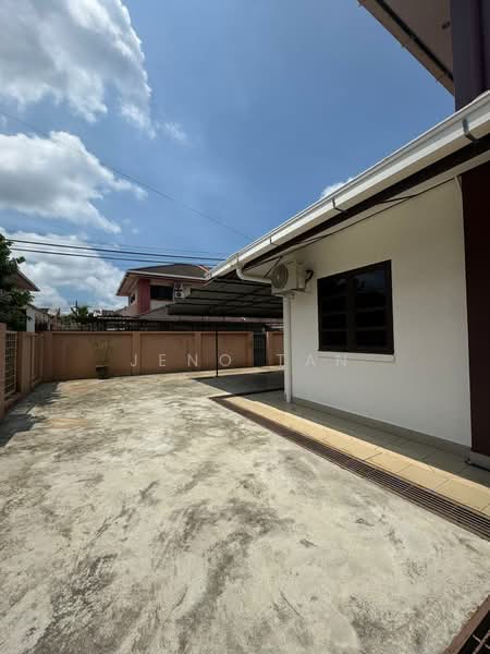 2-storey Terraced House for Rent in Kuching (Sarawak) - Jeno Tan - Exterior - PropertyGuru.com.my