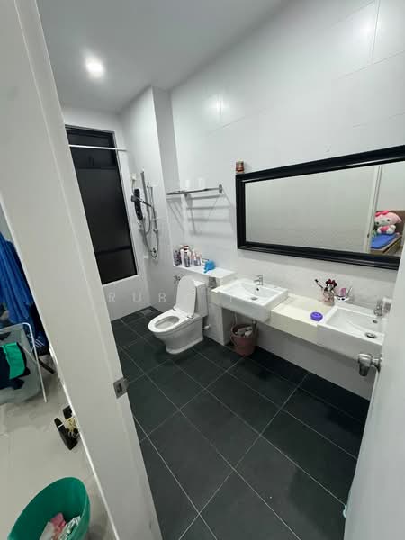 Rumah Teres untuk Disewa di Kota Masai (Pasir Gudang) - Ruby Tan - Bathroom - PropertyGuru.com.my