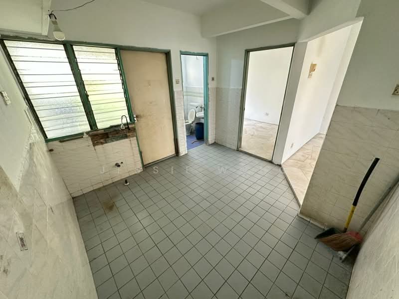 Terraced House for Sale in Bandar Country Homes (Rawang) - Jessie Wong - Kitchen - PropertyGuru.com.my