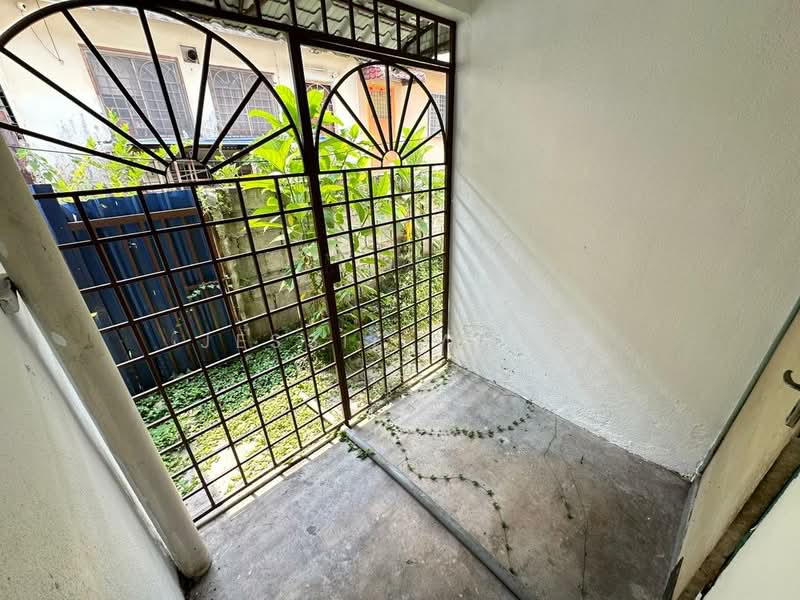 Terraced House for Sale in Bandar Country Homes (Rawang) - Jessie Wong - Exterior - PropertyGuru.com.my