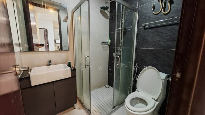 Kondominium untuk Dijual di Royal Strand @ Country Garden Danga Bay - Crystal Tan - Bathroom - PropertyGuru.com.my