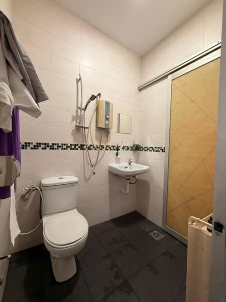 2-storey Terraced House for Sale in Taman Bestari Indah (Ulu Tiram) - Hong . - Bathroom - PropertyGuru.com.my
