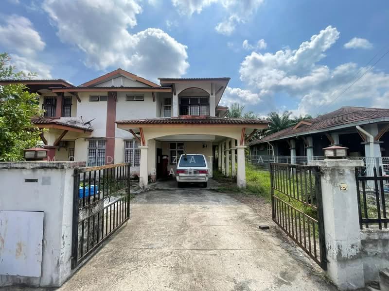 Semi-Detached House for Sale in Bandar Baru Bangi (Selangor) - Mohd Aizat Saiful Bahri - Exterior - PropertyGuru.com.my